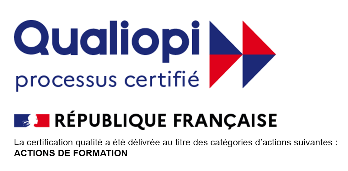 Femme au volant d'une voiture après avoir passer un stage de récupération de points chez GRP Formations